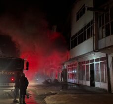Sakarya'da mobilyacılar çarşısında çıkan yangın hasara yol açtı