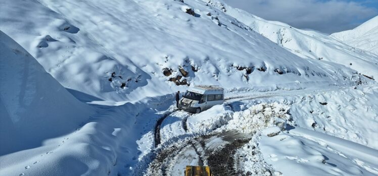 Siirt-Şırnak kara yolu kar nedeniyle ulaşıma kapandı