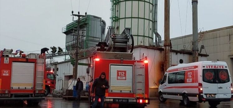 Sivas'ta fabrikada oksijen tüpünün patlaması sonucu 2 işçi yaralandı