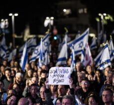 Tel Aviv'de binlerce kişi Netanyahu'nun görevden alınması ve erken seçim talebiyle gösteri düzenledi