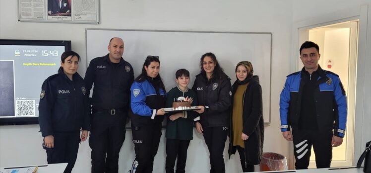 Tokat'ta polislerden şehit oğluna sürpriz doğum günü