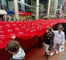 Trabzonsporlu taraftarlar teröre tepki yürüyüşü düzenledi