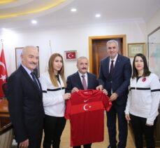 Türkiye Görme Engelliler Spor Federasyonu Başkanı Ayhan Yıldırım, AA'nın “Yılın Kareleri” oylamasına katıldı
