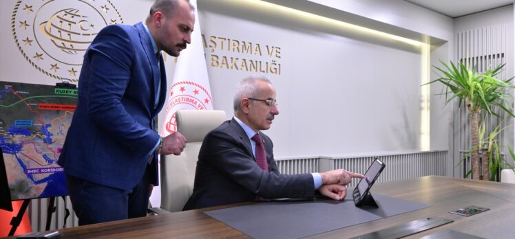 Ulaştırma ve Altyapı Bakanı Uraloğlu, AA'nın “Yılın Kareleri” oylamasına katıldı