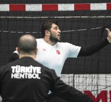 6 ŞUBAT DEPREMLERİNİN BİRİNCİ YILI – Depremzede hentbolcu Mehmet Emre, hem Beşiktaş'ta hem milli takımda kupaları kaldırmak istiyor: