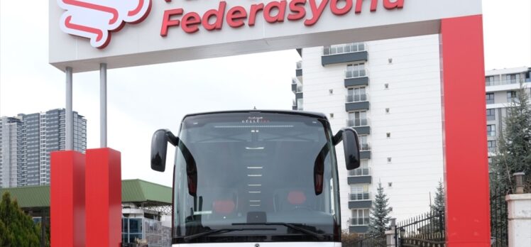A Milli Kadın Hentbol Takımı'na Mercedes-Benz Türk'ten yeni otobüs