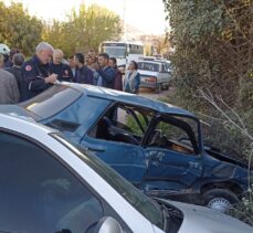 Adana'da iki otomobilin çarpıştığı kazada 6 kişi yaralandı