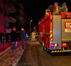 Afyonkarahisar'da bir apartmanda çıkan yangında 10 kişi dumandan etkilendi