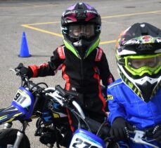 Anaokulu öğrencisi iki kardeş motor sporlarında kupaları toplamaya erken başladı
