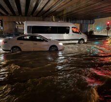 GÜNCELLEME – Antalya'da şiddetli yağış yaşamı olumsuz etkiledi