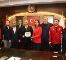 Avrupa şampiyonu milli güreşçi Buse Tosun Çavuşoğlu, Yalova Belediyesini ziyaret etti