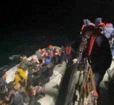Ayvalık açıklarında 55 düzensiz göçmen yakalandı
