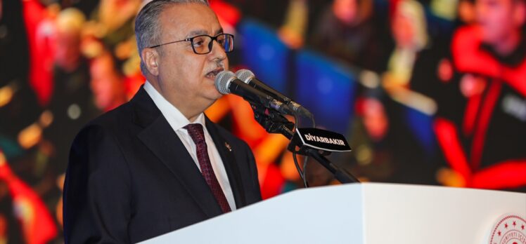 Bakan Yerlikaya, Diyarbakır'da “Deprem Konutları Kura ve Anahtar Teslim Töreni”nde konuştu: