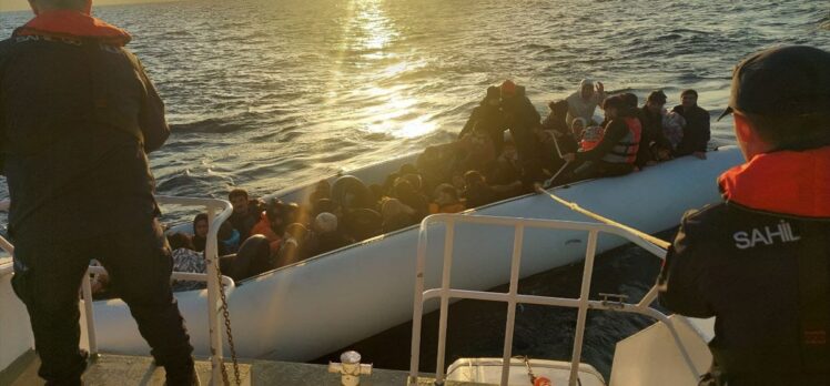Balıkesir'de 49 düzensiz göçmen kurtarıldı, 53 yabancı uyruklu yakalandı