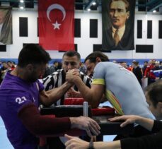 Bilek Güreşi Türkiye Şampiyonası Samsun'da başladı