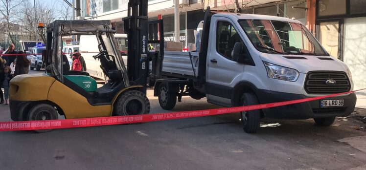 Bursa'da geri manevra yapan kamyonetin altında kalan yaşlı kadın öldü
