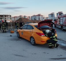 Çorum'da otomobil ile taksinin çarpıştığı kazada 3 kişi yaralandı