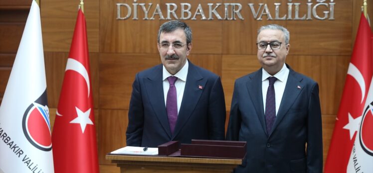 Cumhurbaşkanı Yardımcısı Yılmaz Diyarbakır Valiliğini ziyaret etti