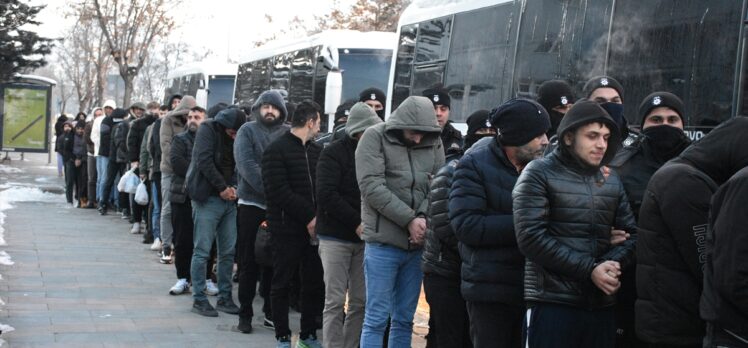Erzurum merkezli “Sibergöz-20” operasyonunda yakalanan 71 zanlı adliyede