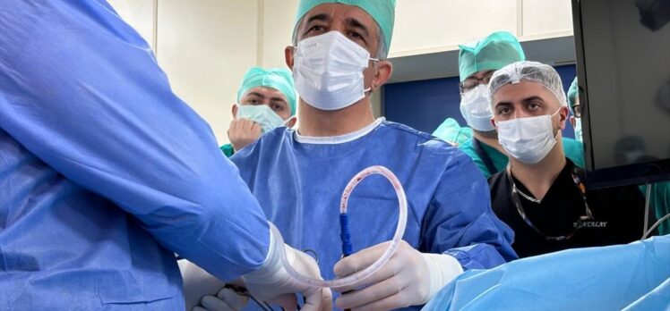 Erzurum'da düzenlenen “kapalı yöntemle yemek borusu ameliyatı” eğitimi sona erdi