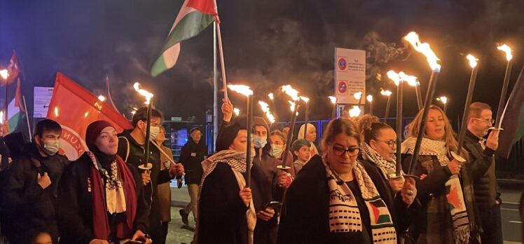 Fransa'da Carrefour, İsrail'e desteği nedeniyle meşalelerle protesto edildi