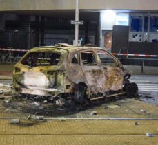 Hollanda'nın Lahey kentinde Eritreli grupların şiddet olaylarında polis araçları ateşe verildi