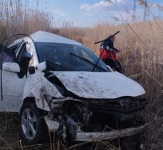Iğdır'da kaza yapan otomobilde sıkışan sürücüyü itfaiye ekipleri kurtardı