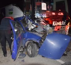 GÜNCELLEME – İzmir'de yolcu otobüsü ile otomobilin çarpıştığı kazada 1 kişi öldü, 3 kişi yaralandı