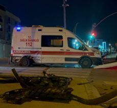 Kocaeli'de ambulansla otomobilin çarpıştığı kazada 4 kişi yaralandı
