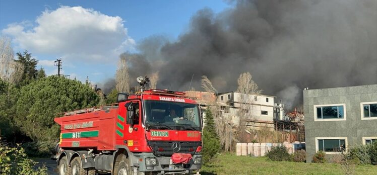 GÜNCELLEME 2 – Kocaeli'de bir fabrikada çıkan yangın kontrol altına alındı