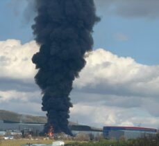 GÜNCELLEME – Kocaeli'de bir fabrikada çıkan yangına müdahale ediliyor