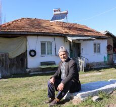 Kütahya'daki terk edilmiş köyde iki yıldır tek başına yaşıyor