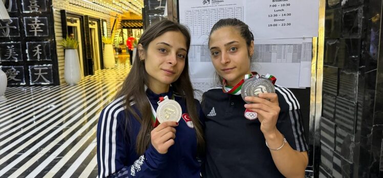 Milli halterci ikiz kız kardeşlerden Avrupa Şampiyonası'nda madalya başarısı