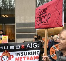 New York'ta, çevreye zarar verdiği belirtilen projeleri destekleyen sigorta şirketleri protesto edildi