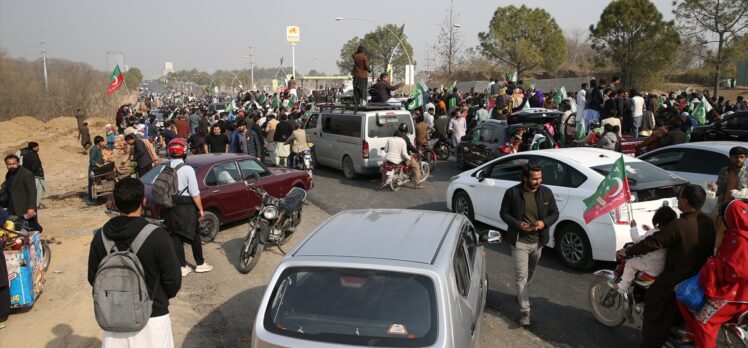 Pakistan'da İmran Han'ın partisi, ülke genelinde seçim sonuçlarını protesto ediyor