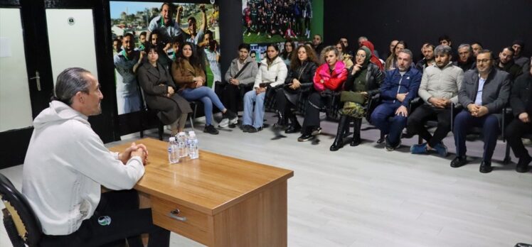 Sakaryaspor Teknik Direktörü Şanlı, “Spor Akademisi”nde ilk dersi verdi