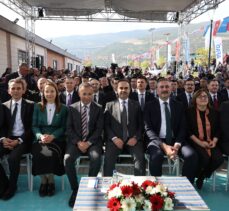 Bakan Kacır, Nurdağı'nda çarşı ve sosyal girişimcilik merkezinin açılışında konuştu: