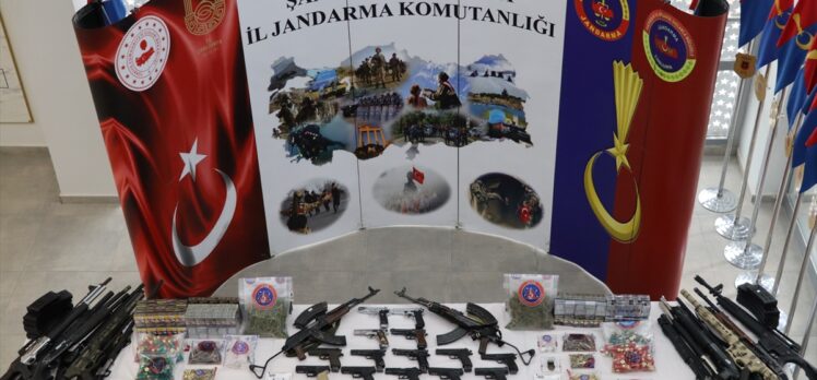 Şanlıurfa'da uyuşturucu satıcılarına şafak baskınında 49 şüpheli yakalandı
