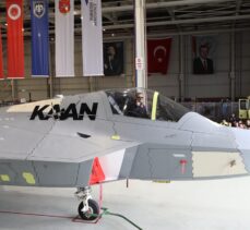 Savunma Sanayii Başkanı Haluk Görgün, KAAN'ın ilk uçuşu sonrası test pilotları ve proje ekibiyle görüştü:
