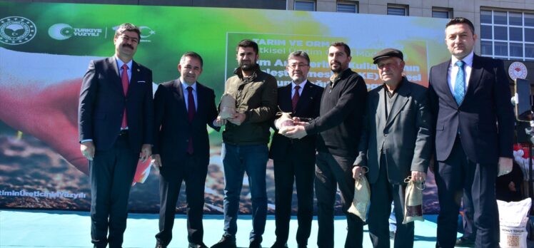 Tarım ve Orman Bakanı Yumaklı, Kırşehir'de TAKE Projesi Tohum Dağıtım Programı'nda konuştu: