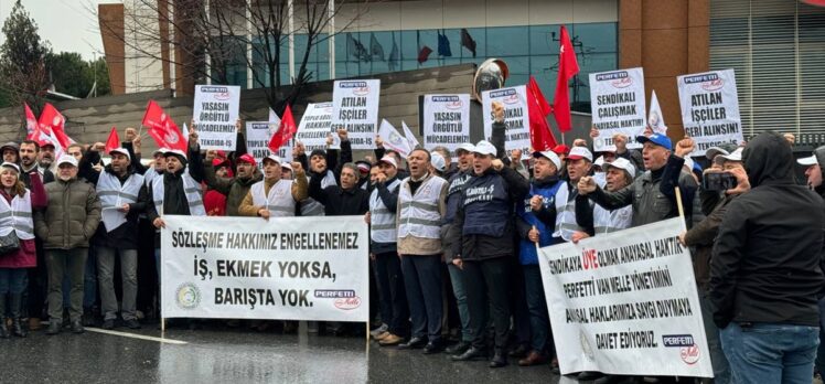 Tekgıda-İş Sendikası üyeleri, Esenyurt'taki fabrikada iş yeri temsilcisinin işten çıkarılmasını protesto etti