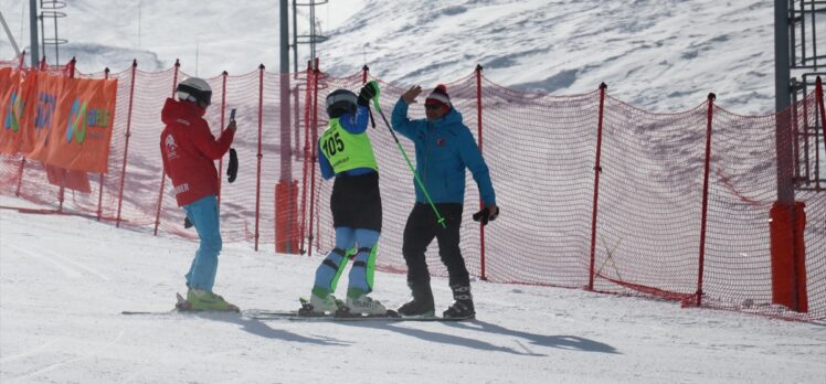 Üniversiteler Arası Türkiye Snowboard ve Alp Disiplini Şampiyonası, Erzurum'da yapıldı