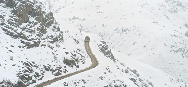 Van ve Hakkari'de kar nedeniyle kapanan yollar açılıyor