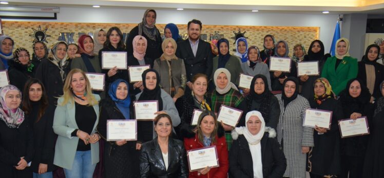 Van'da “AK Parti Siyaset Akademisi”ne katılan 478 kadına sertifika verildi