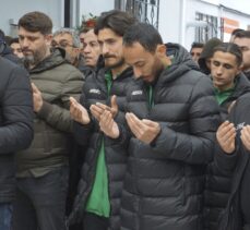 Vefat eden Serik Belediyesporlu futbolcu Mümin Talip Pazarlı'nın cenazesi, İstanbul'da defnedildi