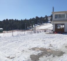 Yeterli kar yağmayan Salda Kayak Merkezi'nde sezon açılamadı
