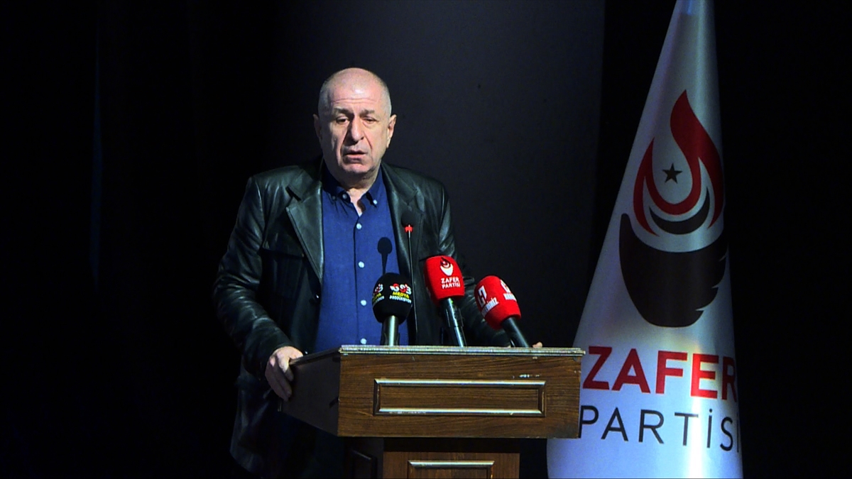 Zafer Partisi Genel Başkanı Özdağ, Antalya'da partisinin belediye başkan adaylarını tanıttı