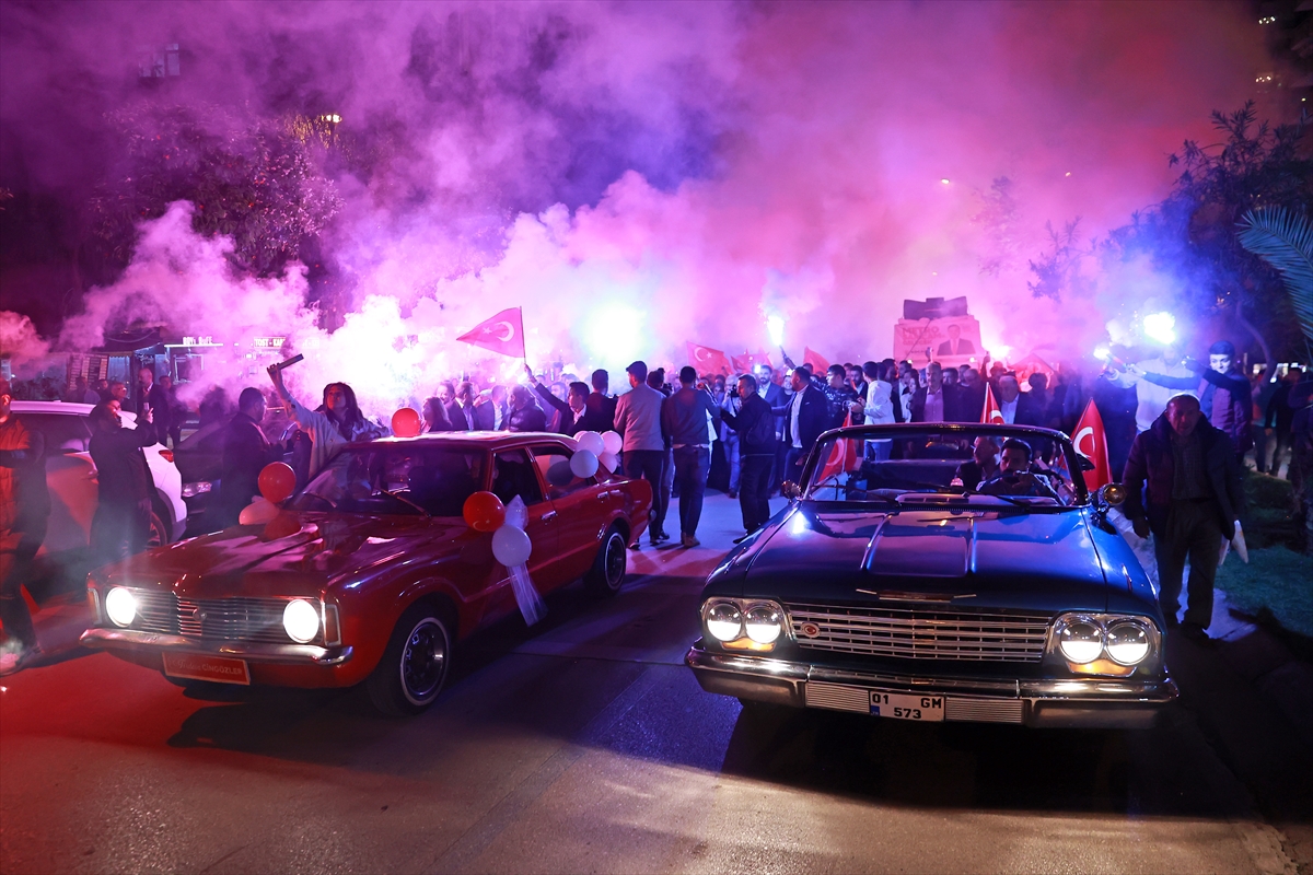 Adana'da “Beklenen değişime adım adım” yürüyüşü düzenlendi