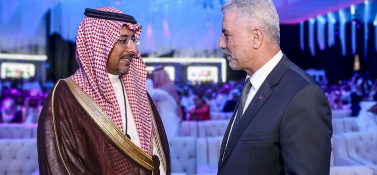 Ticaret Bakanı Bolat, Suudi Arabistan'da gerçekleştirilen LEAP Fuarı'na katıldı: