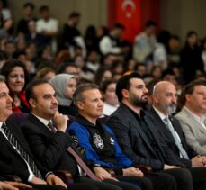 Bakan Kacır, Dokuz Eylül Üniversitesinde Gençlik Buluşmasına katıldı: